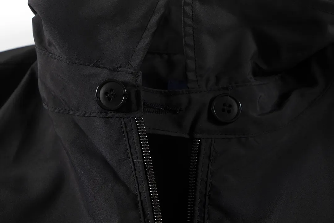 P316 Color: black/light card/off-white Size: S M L Customized two-color webbing strip on the back collar, with zippered side pockets inside ✅ - POLO brand zipper, genuine leather zipper piece, dark and light two-color buttons ✅ - RL25SS new jacket fabric is made of lightweight polyester fiber, windproof and waterproof, lighter, suitable for travel or daily outdoor sports, simple line design and wide and neat tailoring, unisex style for both men and women, good for commuting, classic and durable